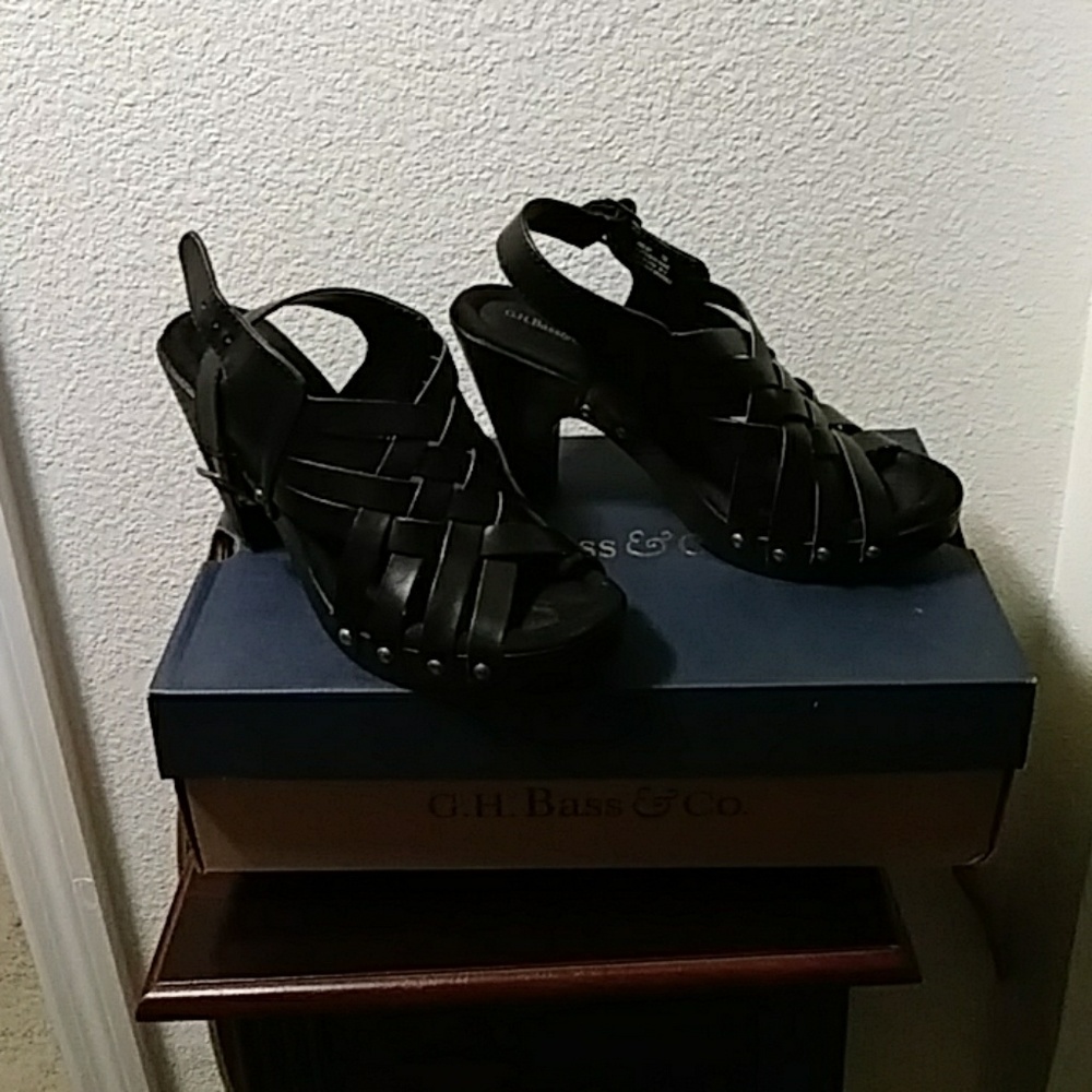 Sandals - Picture 2 of 2